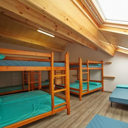 Albergue Pereiro Melide Rum bild