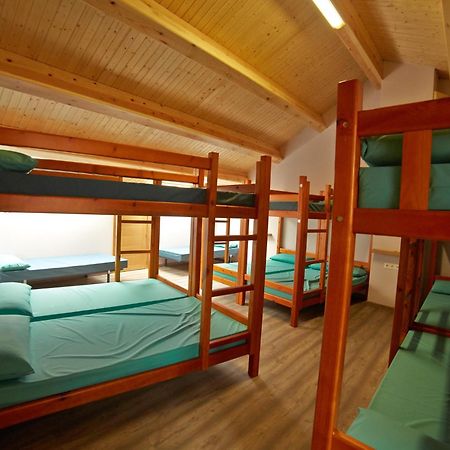 Albergue Pereiro Melide Rum bild