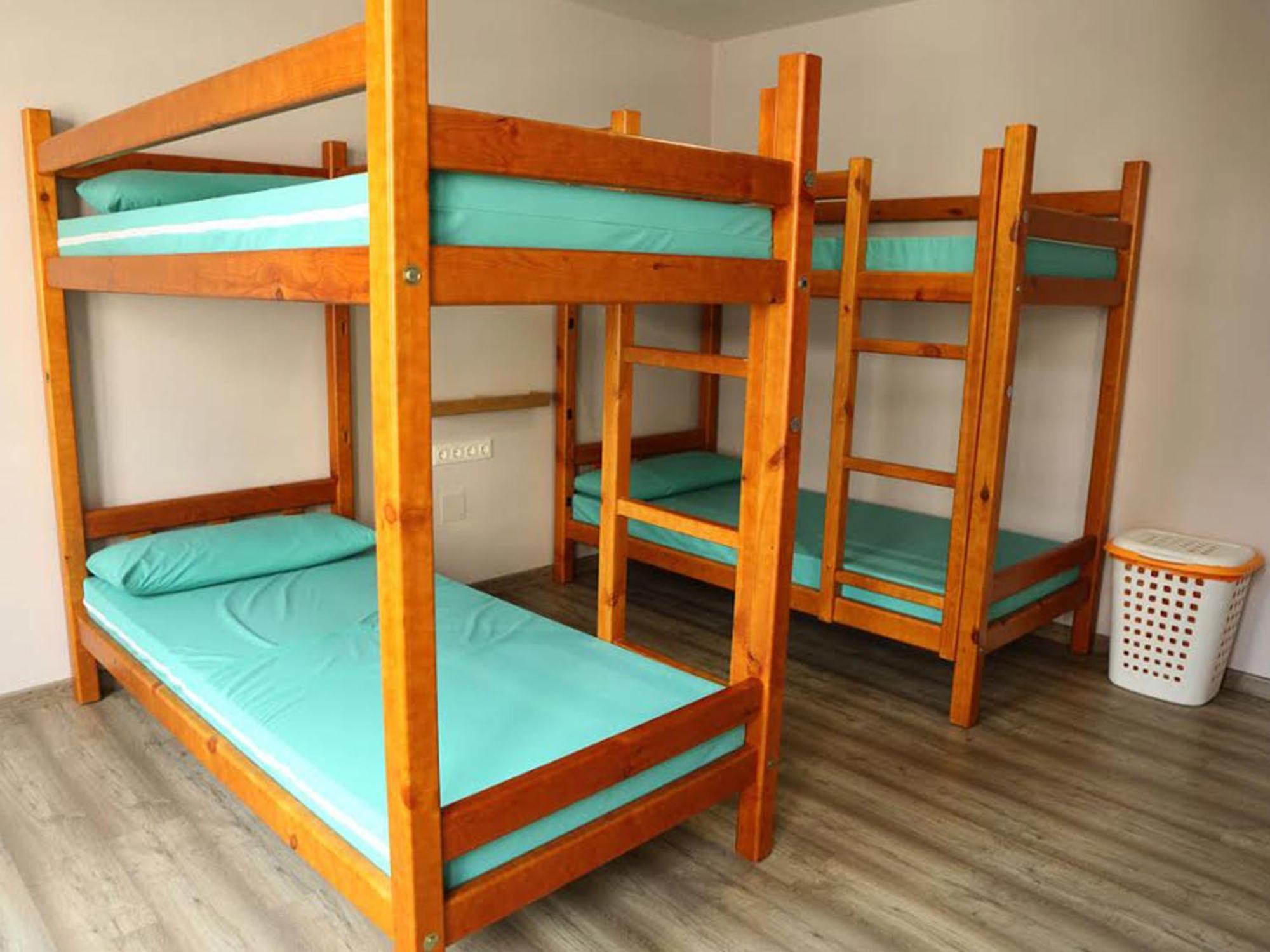 Albergue Pereiro Melide Rum bild