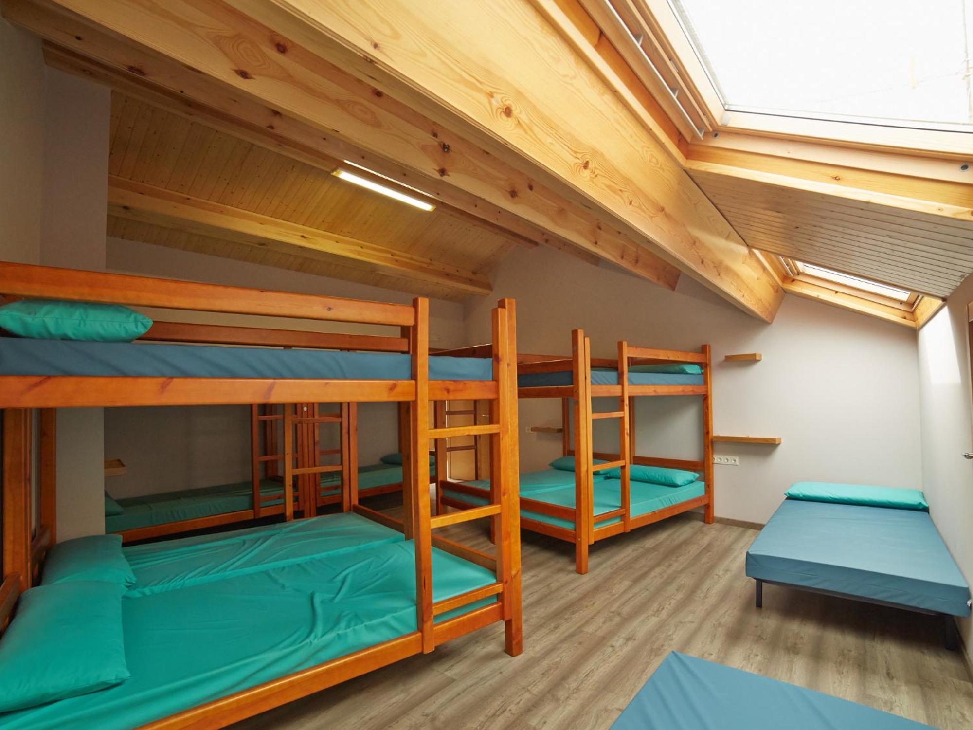 Albergue Pereiro Melide Rum bild