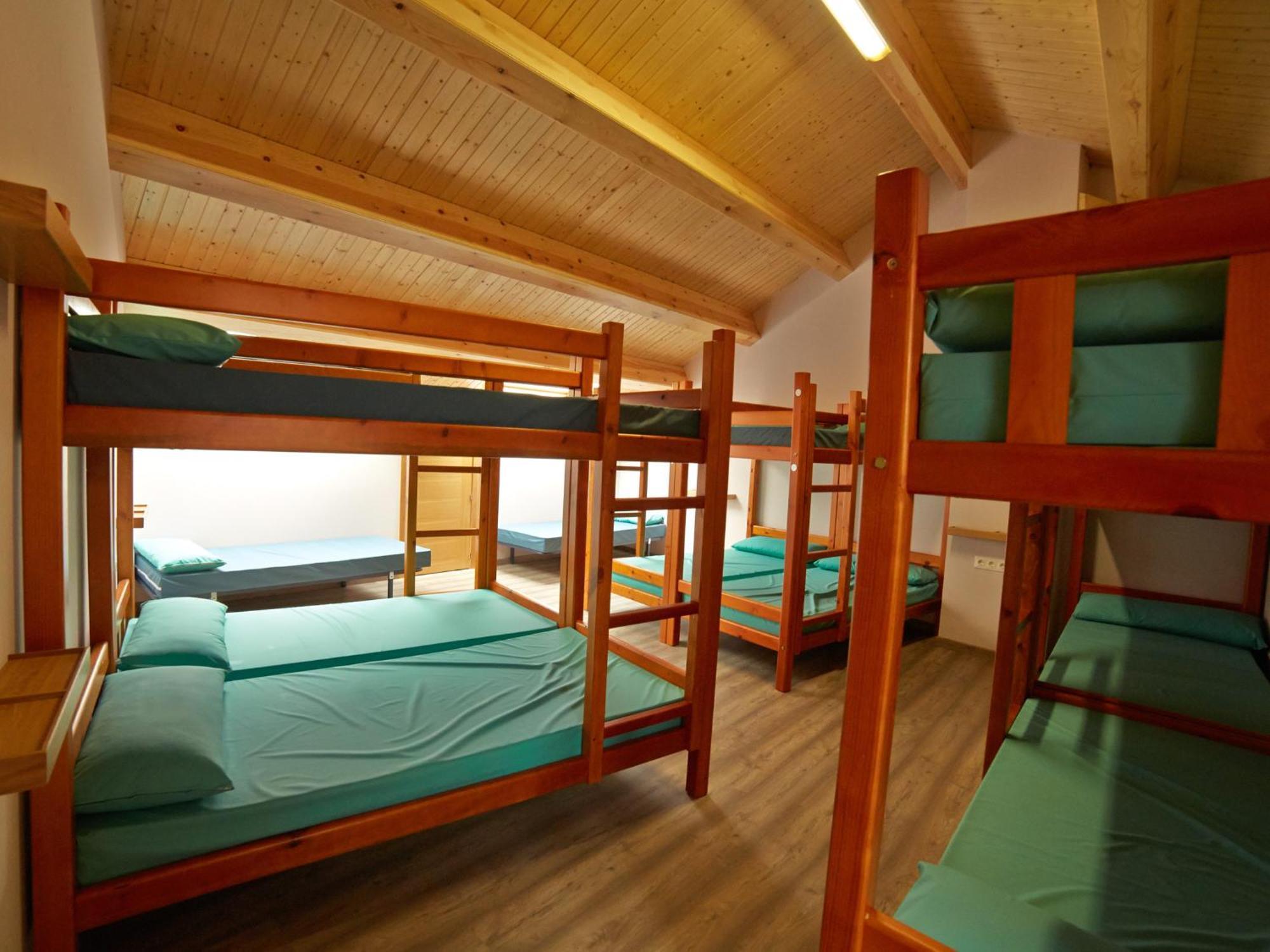 Albergue Pereiro Melide Rum bild
