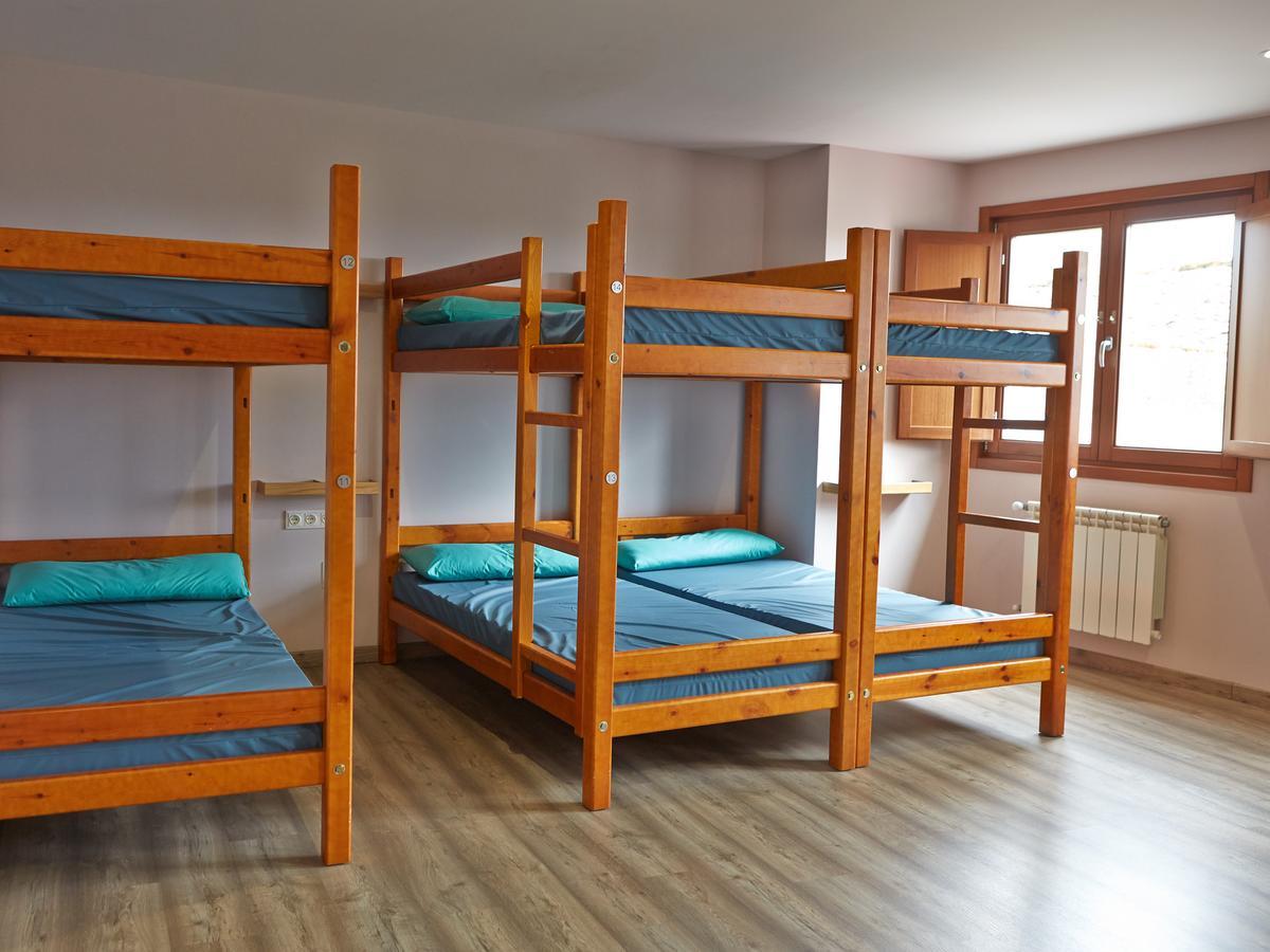 Albergue Pereiro Melide Rum bild